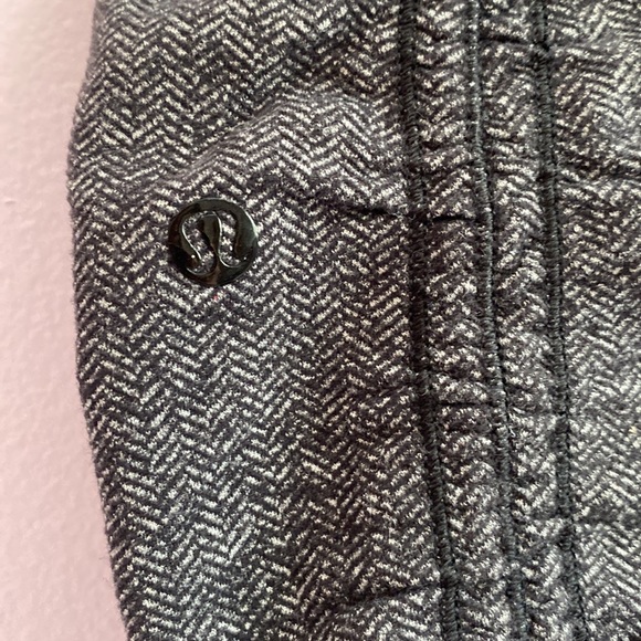 Lululemon stirrup leggings size 6 - Picture 5 of 6